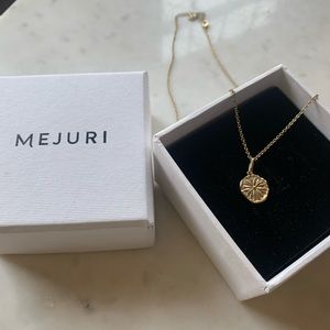 MEJURI Organic Flower Necklace Gold Vermeil